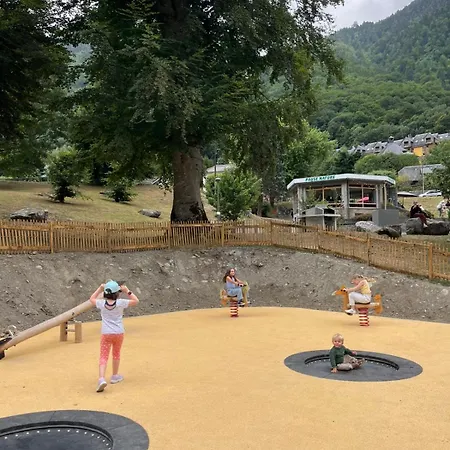 Vue Montagnes Rdc Piscine Apartamento