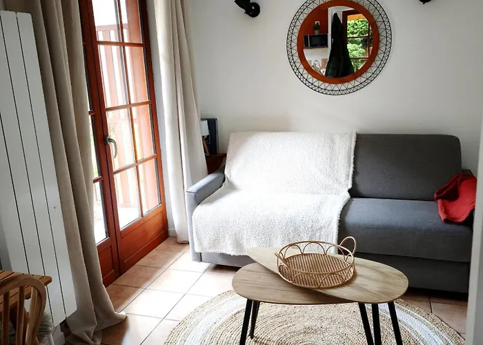 Vue Montagnes Rdc Piscine Апартаменты *